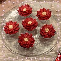 Poinsettia cupcakes