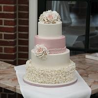 Ruffle Weddingcake