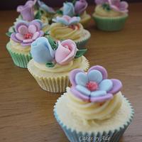Pastel floral cupcakes - February 2011