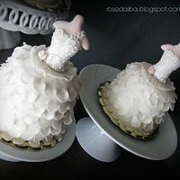 Mini wedding cake for glamorous brides