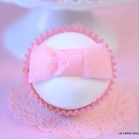 Girly cupcake using sugarveil