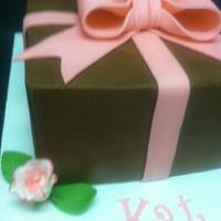 Simple box present cake