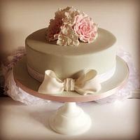 Roses and bow cake