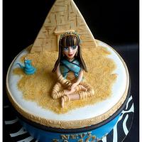 Cleo de nile monster high cake