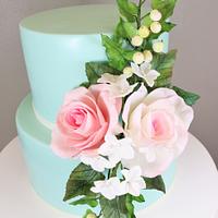 Little weddingcake with sugarflowers