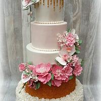 Wedding cake gold with ruffles