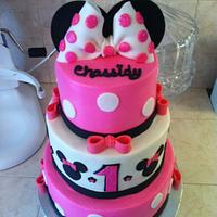 Minnie Mouse Cake and cupcakes