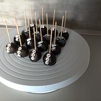Black cake pops 