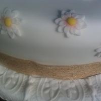 Daisies and bunting wedding cake