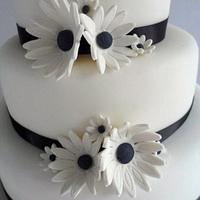 Navy & White Daisy Wedding Cake 