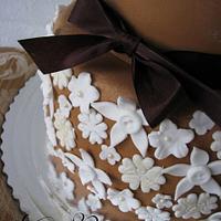 Braun-white flower cake