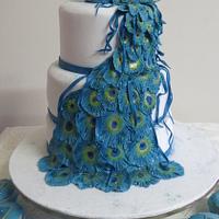 Peacock wedding cake and cup cakes