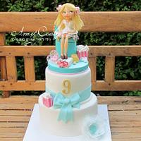 Cake decorated with Blythe doll