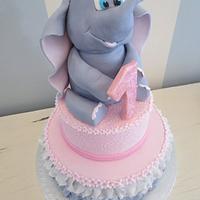 Lovely elephant cake and cupcakes