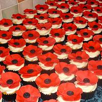 200 poppy cupcakes for a wedding