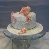  mini cake with made up flowers