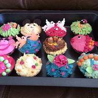 Cupcakes with birds and flowers