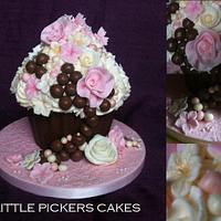 fantasy flowers and pearls giant cupcake <3
