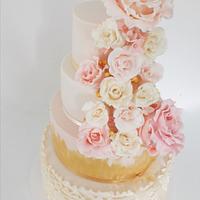 blush gold wedding cake 