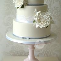 White roses & butterflies wedding cake