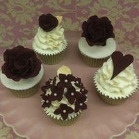 Large Aubergine rose Cake & matching cupcakes