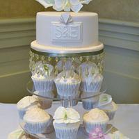 1920's-inspired wedding cake & cupcakes