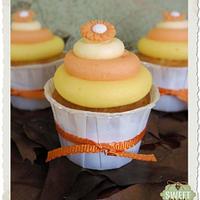 Cupcakes with pumpkin and buttercream