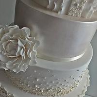 Pearls & Ruffles Wedding Cake