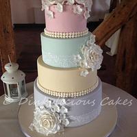 Vintage colours wedding cake