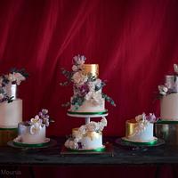 One wedding, six cakes!