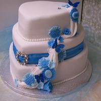 ruffles and flower wedding cake
