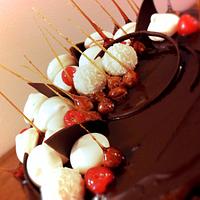 chocolate ganache dripping cake