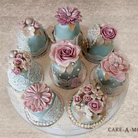 Edible Lace Mini Cakes