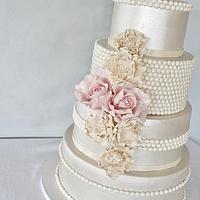 Wedding cake in pearl and pink.