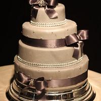 grey silver weddingcake
