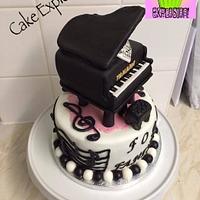 Grand Piano Cake 