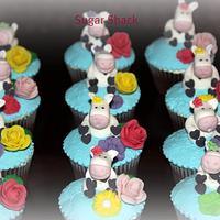 cow theme cupcakes!!