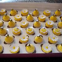 Bee baby shower cupcakes