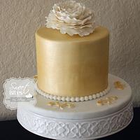 Gold metallic cake - cake by Sweet Bites by Ana - CakesDecor