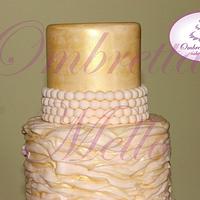 Wedding cake ivori and gold