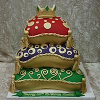 Pillows and crown cake