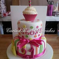 21st Cupcake cake