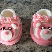 Baby shoes to decorate cake