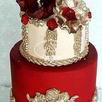 Majestic and flowery wedding cake
