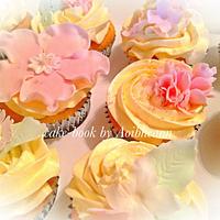 floral cupcakes