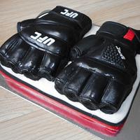Sport gloves cake 