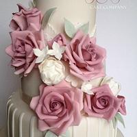 Amnesia rose and lace wedding cake