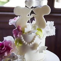 mice and roses wedding cake