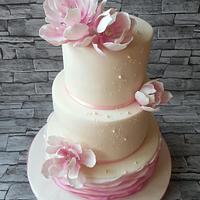 Wedding cake with magnolia