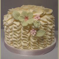 Mini Vintage ruffle cake
